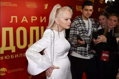 Лариса Долина отказалась впускать Полину Лурье в квартиру после решения о выселении