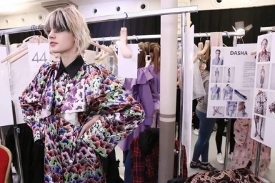 &quot;Некоторые выходят на подиум на булавках&quot;: как люксовые бренды готовят модные показы