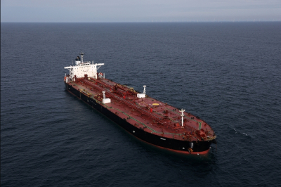 Пламя над волнами: в Черном море вспыхнул танкер с нефтью